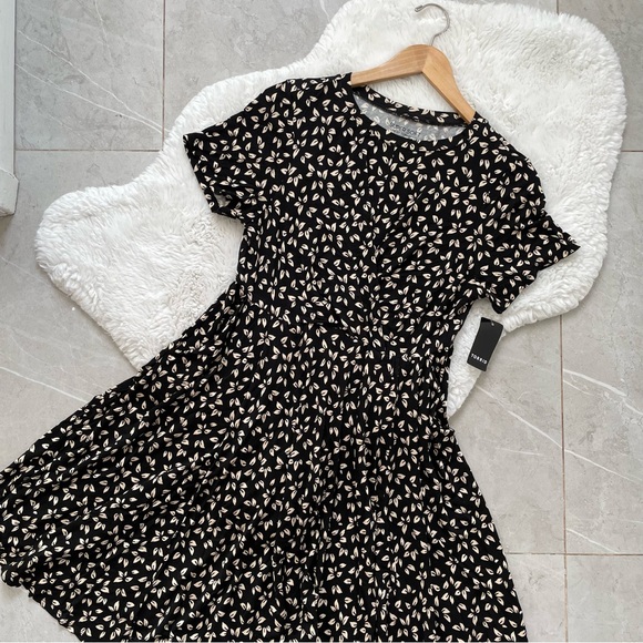 torrid Dresses & Skirts - Torrid Black and Cream Midi Dress with Leaf Pattern
